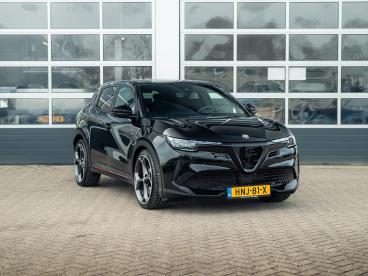 SPOTICAR Alfa Romeo Junior Elettrica Veloce 54 Kwh | 280pk | Clima | Navi | A Tweedehands - Suv Elektrisch Zwart - Waddinxveen - 1200286684_4