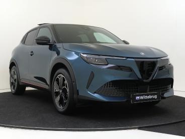 SPOTICAR Alfa Romeo Junior Elettrica Speciale 54 Kwh | Pack Techno | Panorama Tweedehands - Suv Elektrisch Blauw - S'gravenhage - 1200288297_3