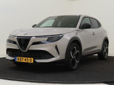SPOTICAR Alfa Romeo Junior 1.2 Turbo Hybrid Ibrida Speciale Automaat ! Tweedehands - Suv Hybride Wit - S'gravenhage - 1200289264_1