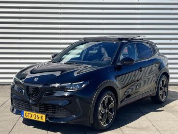 SPOTICAR Alfa Romeo Junior Elettrica Speciale 54 Kwh Navigatie | Camera | Sab Tweedehands - Suv Elektrisch Zwart - Velp - 1200290769_1