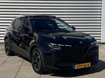 SPOTICAR Alfa Romeo Junior Elettrica Speciale 54 Kwh Navigatie | Camera | Sab Tweedehands - Suv Elektrisch Zwart - Velp - 1200290769_2