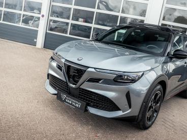 SPOTICAR Alfa Romeo Junior Elettrica Speciale 54 Kwh | Pack Techno | Schuif/k Tweedehands - Suv Elektrisch Grijs - Waddinxveen - 1200291614_2