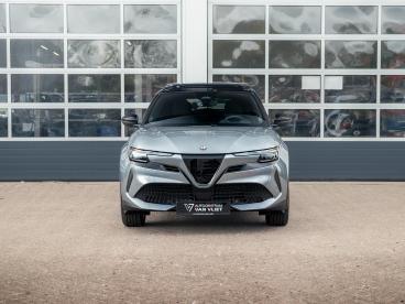 SPOTICAR Alfa Romeo Junior Elettrica Speciale 54 Kwh | Pack Techno | Schuif/k Tweedehands - Suv Elektrisch Grijs - Waddinxveen - 1200291614_3