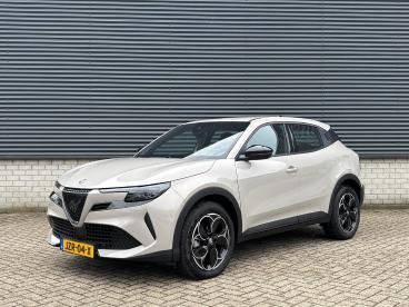 SPOTICAR Alfa Romeo Junior 54 Kwh 156pk Elettrica | Adaptieve Cruise Control Tweedehands - Suv Elektrisch Beige - Venlo - 1200292301_2