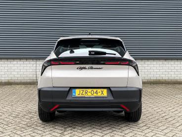 SPOTICAR Alfa Romeo Junior 54 Kwh 156pk Elettrica | Adaptieve Cruise Control Tweedehands - Suv Elektrisch Beige - Venlo - 1200292301_5