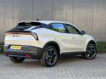 SPOTICAR Alfa Romeo Junior Elettrica 54 Kwh | Applecarplay/android | Climate Tweedehands - Suv Elektrisch Wit - Baarn - 1200293426_3