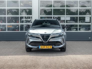SPOTICAR Alfa Romeo Junior Elettrica Speciale 54 Kwh | Techno Pack | Warmtepo Tweedehands - Suv Elektrisch Grijs - Waddinxveen - 1200295082_2