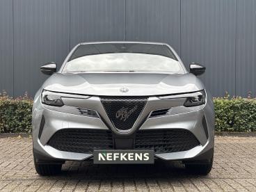 SPOTICAR Alfa Romeo Junior Elettrica 54 Kwh | Applecarplay/android | Parkeers Tweedehands - Suv Elektrisch Grijs - Baarn - 1200296083_2