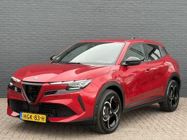 SPOTICAR Alfa Romeo Junior 1.2 Turbo Hybrid Ibrida Speciale | 1e Eigenaar | N Tweedehands - Suv Hybride Rood - Hengelo - 1200296600_1