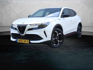 SPOTICAR Alfa Romeo Junior 1.2 136pk Hybrid Ibrida Speciale | Sport Pack | Na Tweedehands - Suv Hybride Wit - De Meern - 1200297274_1