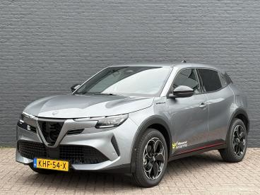 SPOTICAR Alfa Romeo Junior Elettrica Sport Speciale 54 Kwh 412 Km Wltp | Adap Tweedehands - Suv Elektrisch Grijs - Hengelo - 1200297965_1