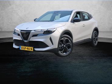 SPOTICAR Alfa Romeo Junior Elettrica 54 Kwh | Accu 97,4% | Apple Carplay / An Tweedehands - Suv Elektrisch Wit - De Meern - 1200299547_1