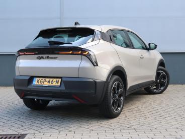 SPOTICAR Alfa Romeo Junior Elettrica 54 Kwh | Accu 97,4% | Apple Carplay / An Tweedehands - Suv Elektrisch Wit - De Meern - 1200299547_3