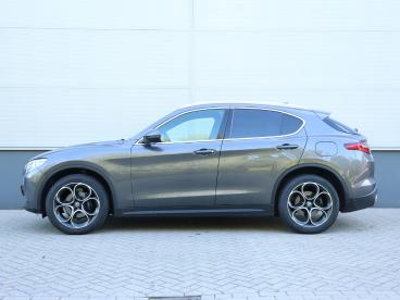 SPOTICAR Alfa Romeo Stelvio 2.0 280pk Awd B-tech | Lederen Bekleding | Bi-xeno Tweedehands - Suv Benzine Grijs - De Meern - 1200269492_2