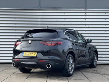 SPOTICAR Alfa Romeo Stelvio 2.0 Turbo 200pk Automaat Awd Super Navigatie | Led Tweedehands - Suv Benzine Zwart - Velp - 1200284027_4