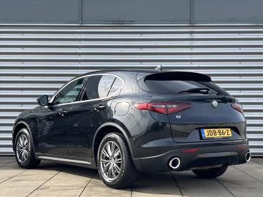 SPOTICAR Alfa Romeo Stelvio 2.0 Turbo 200pk Automaat Awd Super Navigatie | Led Tweedehands - Suv Benzine Zwart - Velp - 1200284027_5
