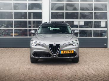 SPOTICAR Alfa Romeo Stelvio 2.0 Turbo Aut. Awd 200pk Super | Schuif/kantel Dak Tweedehands - Suv Benzine Grijs - Waddinxveen - 1200284331_2