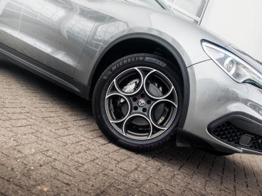 SPOTICAR Alfa Romeo Stelvio 2.0 Turbo Aut. Awd 200pk Super | Schuif/kantel Dak Tweedehands - Suv Benzine Grijs - Waddinxveen - 1200284331_4