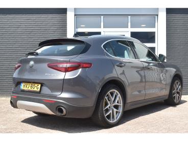 SPOTICAR Alfa Romeo Stelvio 2.0 T 280pk Awd (4x4) Super Veloce Automaat | Navi Tweedehands - Suv Benzine Grijs - Waalwijk - 1200297934_3
