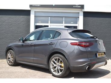 SPOTICAR Alfa Romeo Stelvio 2.0 T 280pk Awd (4x4) Super Veloce Automaat | Navi Tweedehands - Suv Benzine Grijs - Waalwijk - 1200297934_4