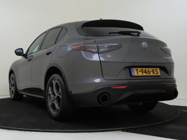 SPOTICAR Alfa Romeo Stelvio 2.0 T Gme Awd Sprint | Panoramadak | Leder | Elekt Tweedehands - Suv Benzine Grijs - S'gravenhage - 1200301937_5