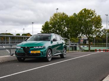SPOTICAR Alfa Romeo Tonale Tributo Italiano 1.3t Phev 280pk Automaat Schuif-d Tweedehands - Suv Plugin Hybrid Groen - Sittard - 1200280098_2