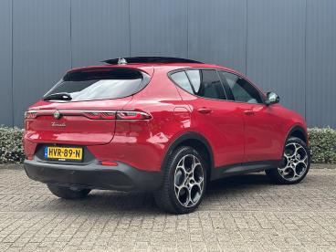 SPOTICAR Alfa Romeo Tonale 1.3t Phev Edizione Business | Schuifdak | Rondomzi Tweedehands - Suv Plugin Hybrid Rood - Baarn - 1200302749_3