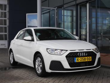 SPOTICAR Audi A1 Sportback 25 Tfsi Pro Line | Carplay | Navigatie | Cruise Co Tweedehands - Hatchback Benzine Wit - Sneek - 1200303503_1