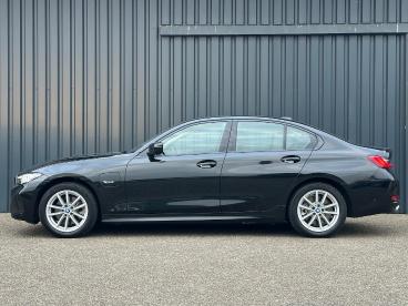 SPOTICAR Bmw Serie 3 (g20) 320e 204pk Plug-in-hybride | Soh 94% | Clima Tweedehands - Sedan Plugin Hybrid Zwart - Elst - 1200287004_3