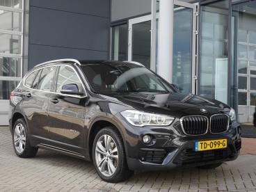 SPOTICAR Bmw X1 Sdrive18i Executive | Automaat | Trekhaak | Camera Tweedehands - Suv Benzine Zwart - Sneek - 1200297433_1