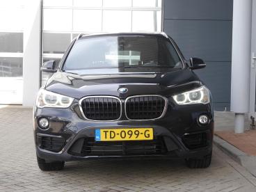 SPOTICAR Bmw X1 Sdrive18i Executive | Automaat | Trekhaak | Camera Tweedehands - Suv Benzine Zwart - Sneek - 1200297433_3