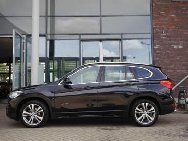 SPOTICAR Bmw X1 Sdrive18i Executive | Automaat | Trekhaak | Camera Tweedehands - Suv Benzine Zwart - Sneek - 1200297433_4