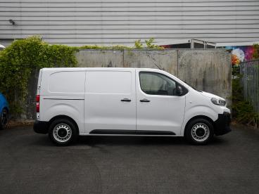 SPOTICAR Citroën Jumpy E-jumpy L2h1 75kwh 136pk Automaat Pdc + Cam. | Dab | Navi Tweedehands - Bedrijfswagen Elektrisch Wit - Heerlen - 1200273100_4