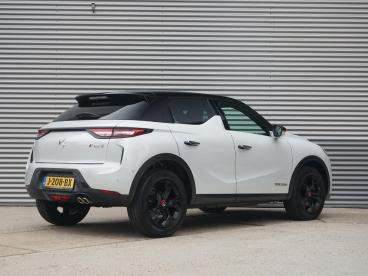 SPOTICAR Ds Ds 3 Crossback 1.2 Turbo 130 Performance Line Parkeerhu Tweedehands -  Benzine Wit - Woerden - 1200295884_2
