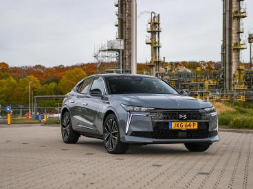 SPOTICAR Ds Ds 4 No Pallas E-tense Comfort Tech Pack 58.3kwh 214pk Tweedehands - Hatchback Elektrisch Grijs - Sittard - 1200280947_3