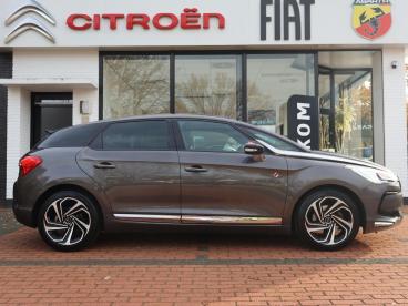SPOTICAR Ds Ds 5 Thp 165pk S&s Eat6 Automaat Performance Line, Rijk Tweedehands - Hatchback Benzine Grijs - Ommen - 1200299546_3