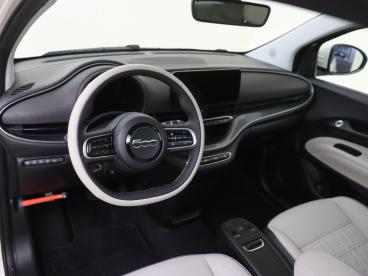 SPOTICAR Fiat 500 3+1 La Prima 42 Kwh | Navigatie | Parkeerhulp V&a Tweedehands - Stadsauto Elektrisch Wit - Naaldwijk - 1200288767_5