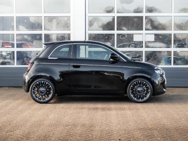 SPOTICAR Fiat 500 Hybrid La Prima | Clima | Led | Pdc | Jbl Premium Tweedehands - Stadsauto Benzine Zwart - Waddinxveen - 1200297468_4