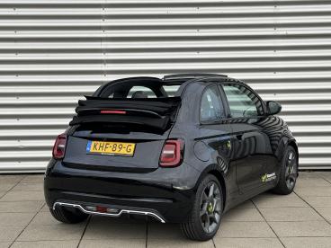SPOTICAR Fiat 500 Abarth 42 Kwh | 155 Pk | Cabrio | Camera | Cruise Tweedehands - Stadsauto Elektrisch Zwart - Velp - 1200301766_5