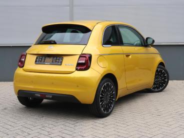 SPOTICAR Fiat 500 1.0 Hybrid La Prima | Panoramadak | Camera | Apple Tweedehands - Stadsauto Benzine Geel - De Meern - 1200302185_3