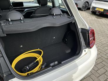 SPOTICAR Fiat 500 Urban 42 Kwh | 322 Wltp Range | Cruise Control | A Tweedehands - Stadsauto Elektrisch Wit - Wirdum (fr) - 1200303018_5