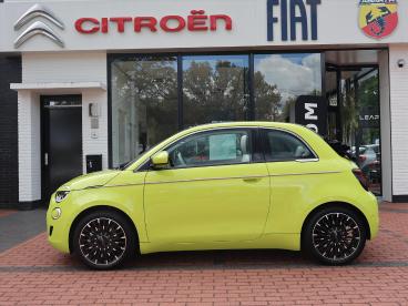 SPOTICAR Fiat 500 E Cabrio 42kwh 118pk Automaat La Prima, Rijklaarprij Tweedehands - Stadsauto Elektrisch Geel - Ommen - 1200273427_2