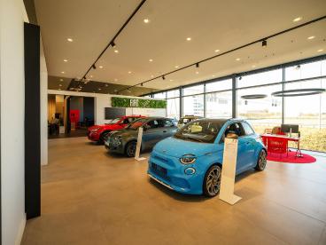 SPOTICAR Fiat 500 E Icon 42 Kwh / Navigatie / Climate / Soh 94% Tweedehands - Stadsauto Elektrisch Zwart - Amsterdam - 1200282851_5