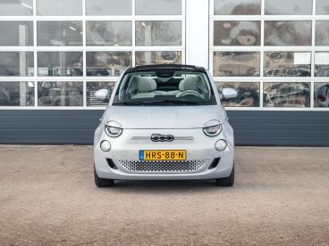 SPOTICAR Fiat 500 E Cabrio La Prima 42 Kwh | 17% Bijtelling | Clima | Tweedehands - Stadsauto Elektrisch Blauw - Waddinxveen - 1200288744_2