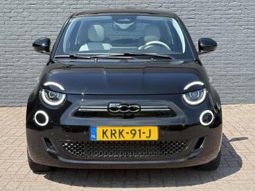 SPOTICAR Fiat 500 E La Prima 42 Kwh | 321 Km Wltp|  Adaptieve Cruise C Tweedehands - Stadsauto Elektrisch Zwart - Hengelo - 1200299442_2