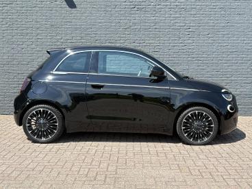 SPOTICAR Fiat 500 E La Prima 42 Kwh | 321 Km Wltp|  Adaptieve Cruise C Tweedehands - Stadsauto Elektrisch Zwart - Hengelo - 1200299442_4