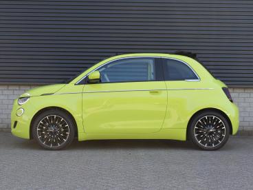 SPOTICAR Fiat 500 500c La Prima Cabrio 42kwh I Navigatie I Adaptive Cruis Tweedehands - Stadsauto Elektrisch Geel - Nijmegen - 1200301689_2