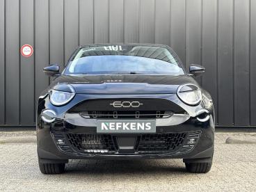 SPOTICAR Fiat 600 1.2 Hybrid 110pk La Prima Automaat | Navigatie | A Tweedehands - Suv Hybride Zwart - Baarn - 1200273689_2