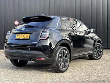 SPOTICAR Fiat 600 1.2 Hybrid 110pk La Prima Automaat | Navigatie | A Tweedehands - Suv Hybride Zwart - Baarn - 1200273689_3