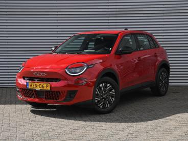 SPOTICAR Fiat 600 Urban 1.2 Hybrid 110pk Automaat Led | Apple Carpla Tweedehands - Suv Benzine Rood - Sittard - 1200277832_1